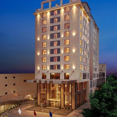 Doubletree By Hilton Varanasi Bagian luar foto