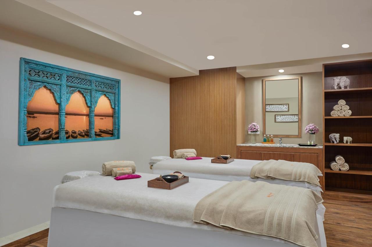 Doubletree By Hilton Varanasi Bagian luar foto