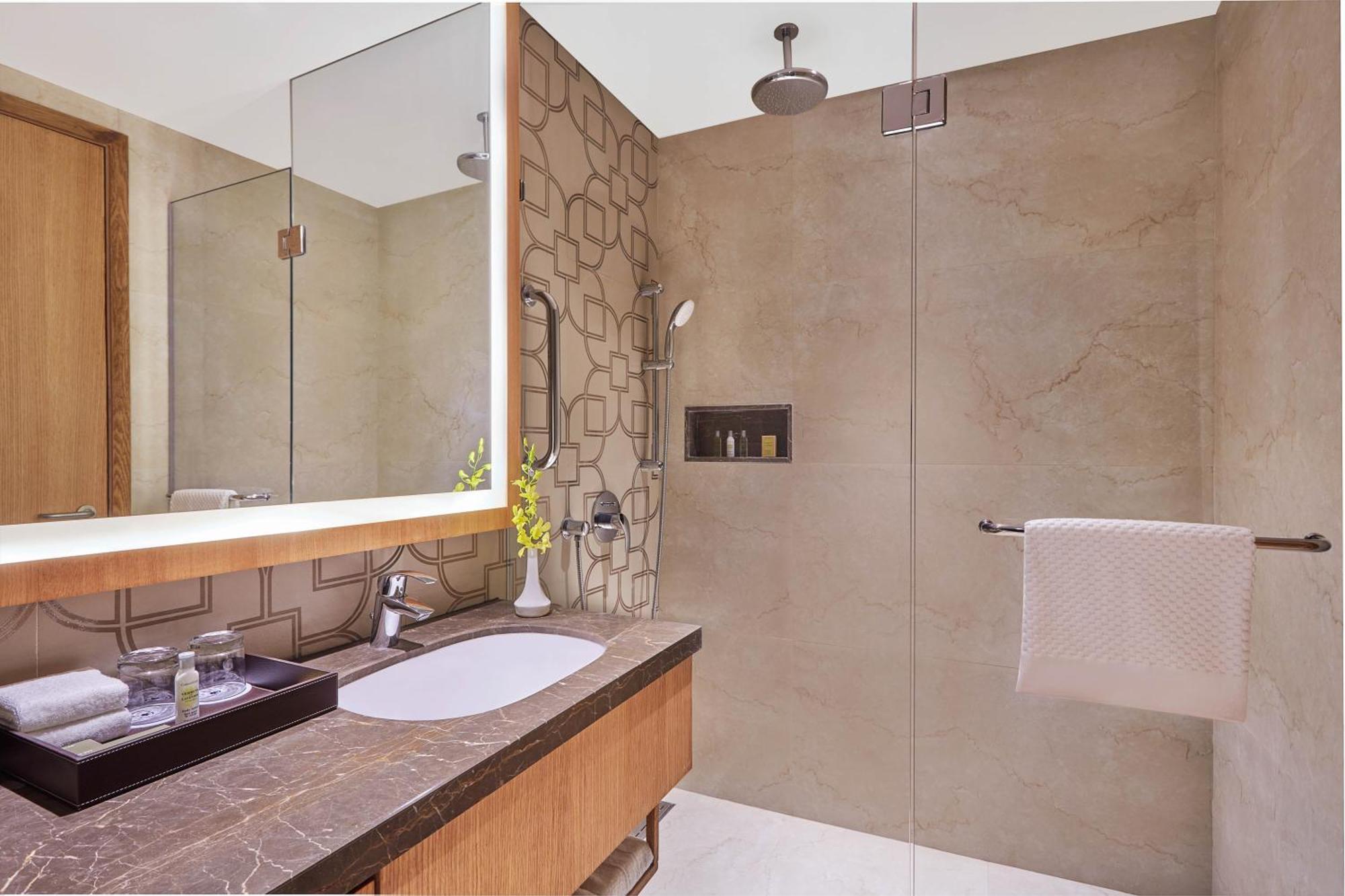 Doubletree By Hilton Varanasi Bagian luar foto