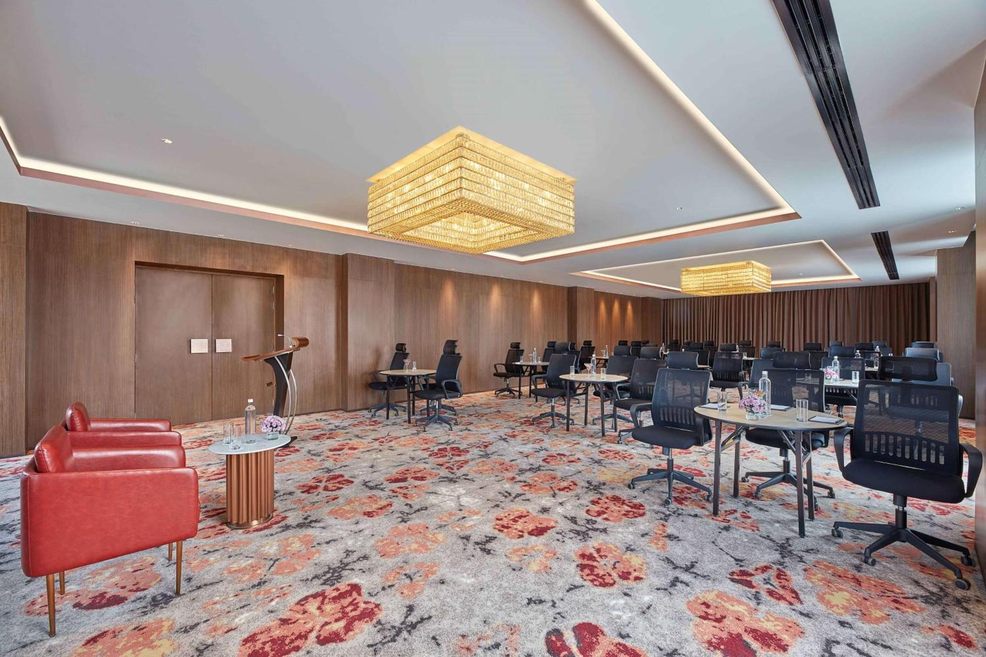 Doubletree By Hilton Varanasi Bagian luar foto