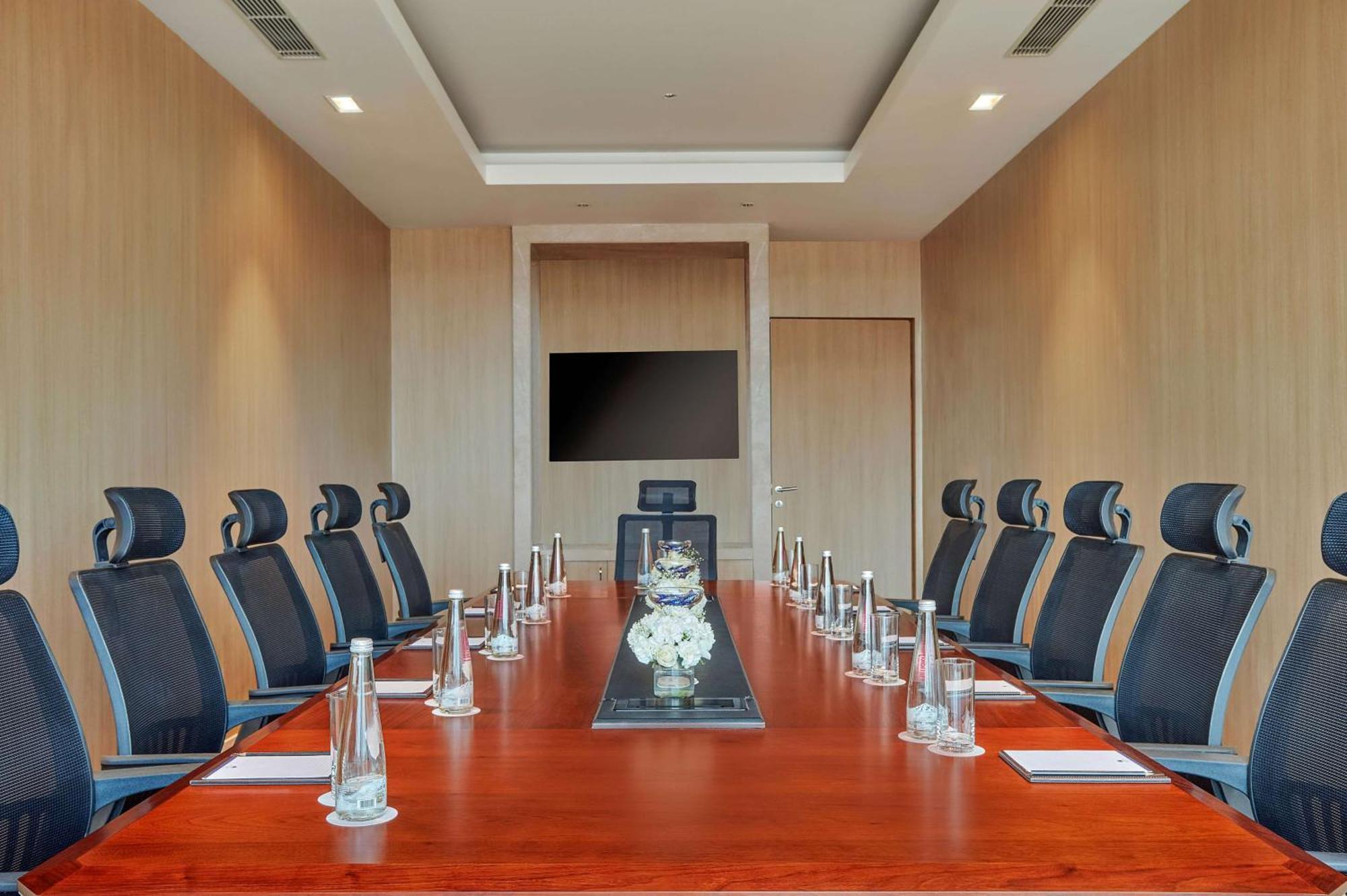 Doubletree By Hilton Varanasi Bagian luar foto