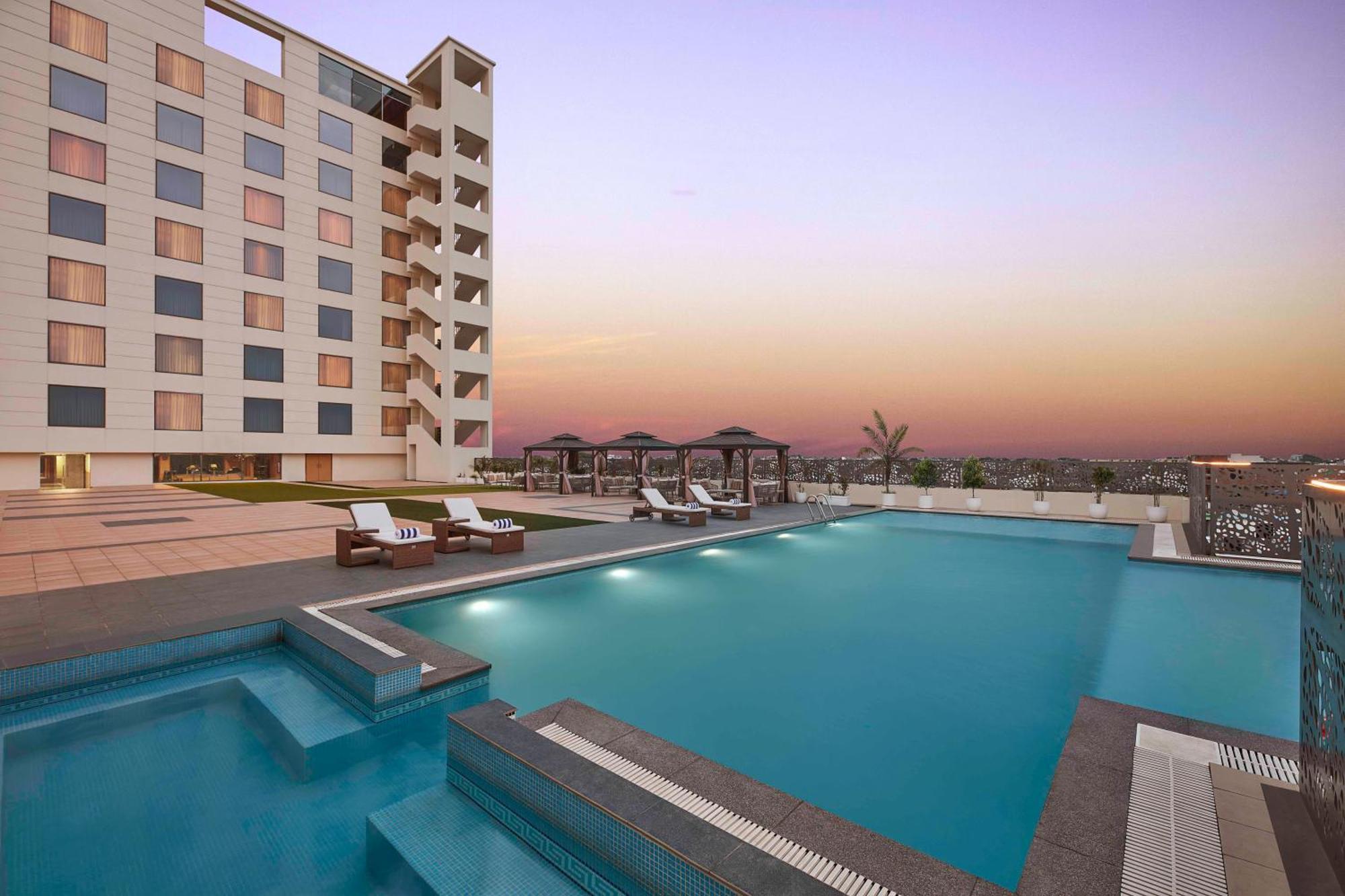 Doubletree By Hilton Varanasi Bagian luar foto