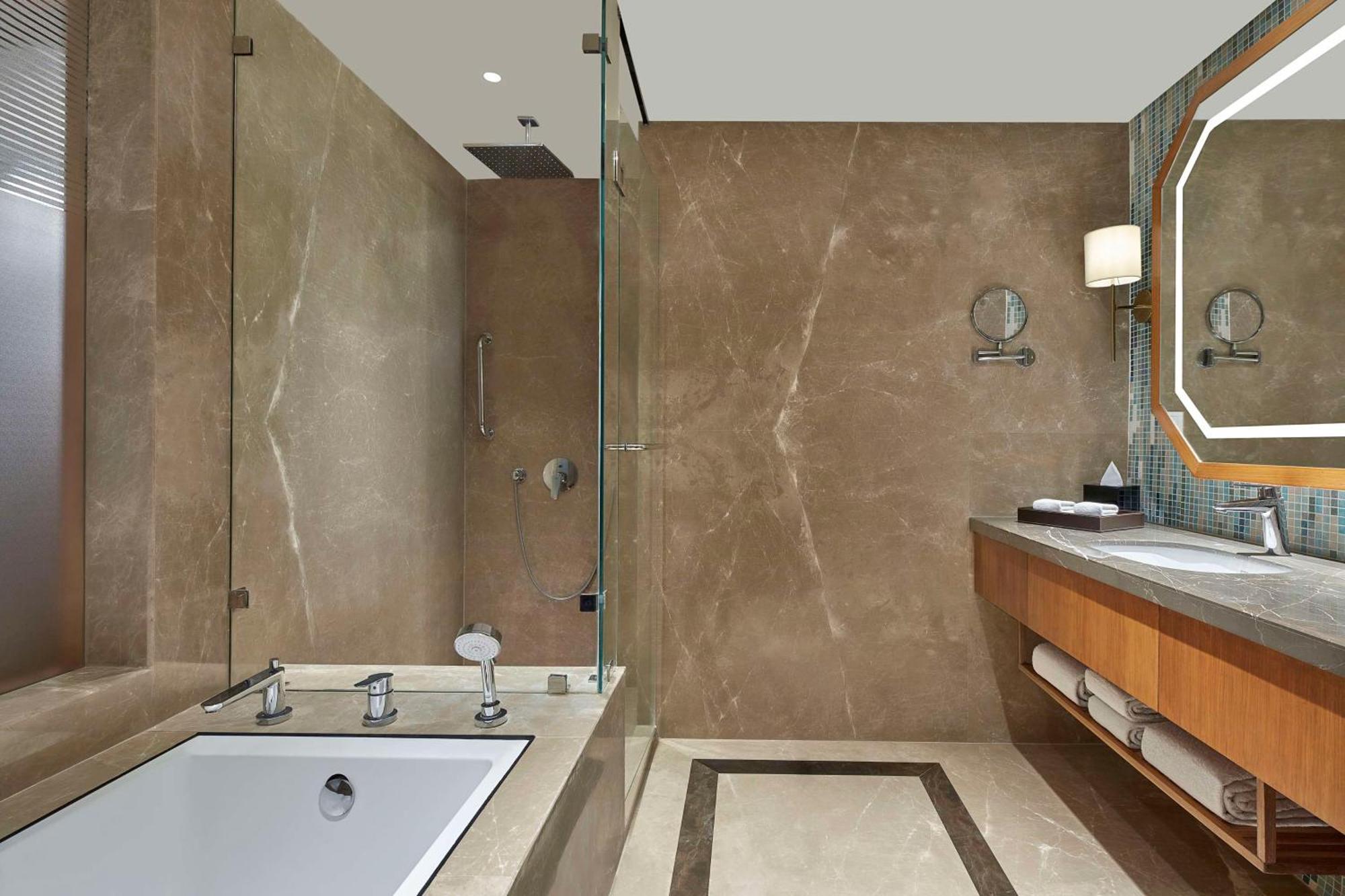 Doubletree By Hilton Varanasi Bagian luar foto